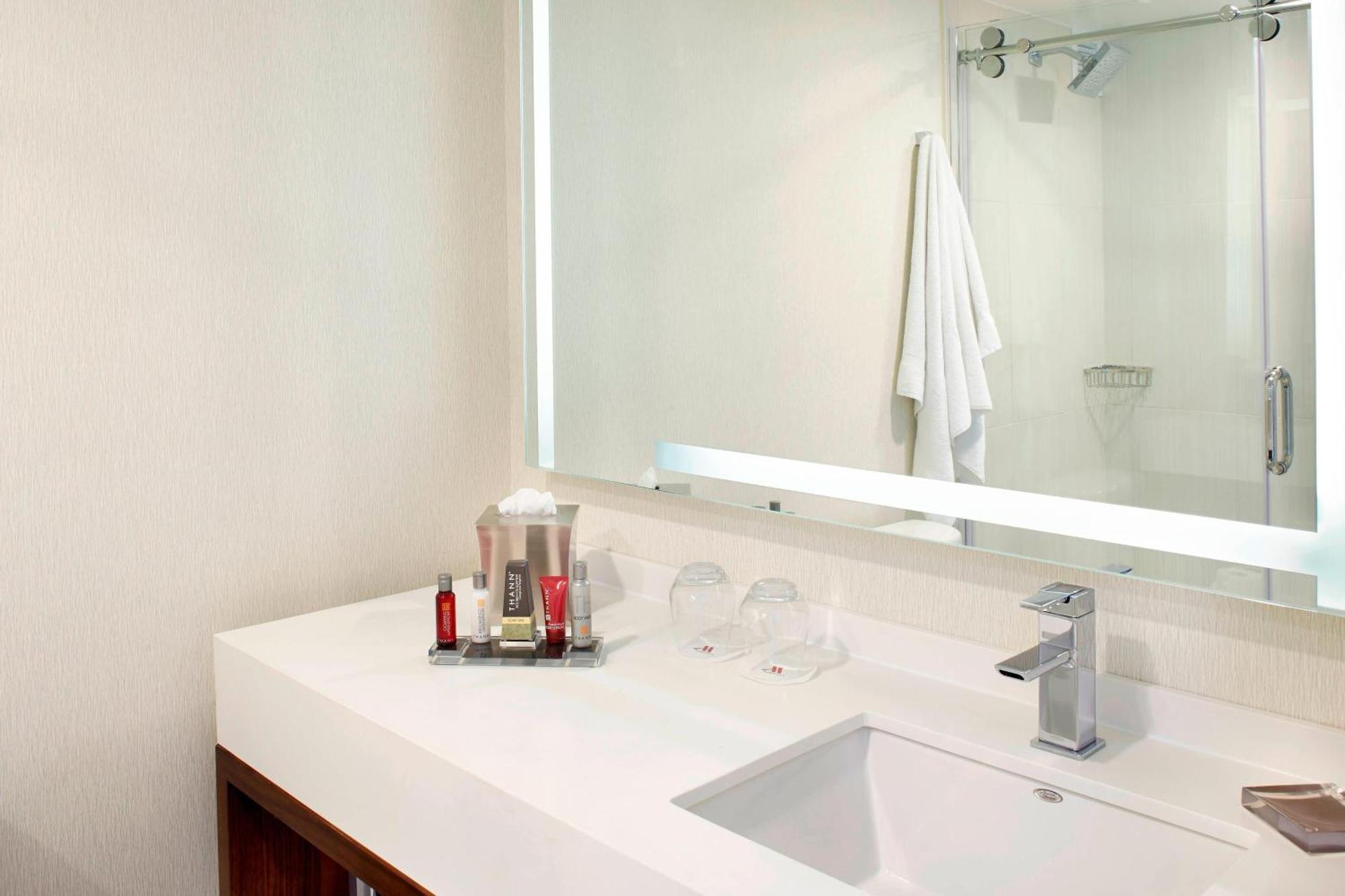 Raleigh Marriott Crabtree Valley Экстерьер фото